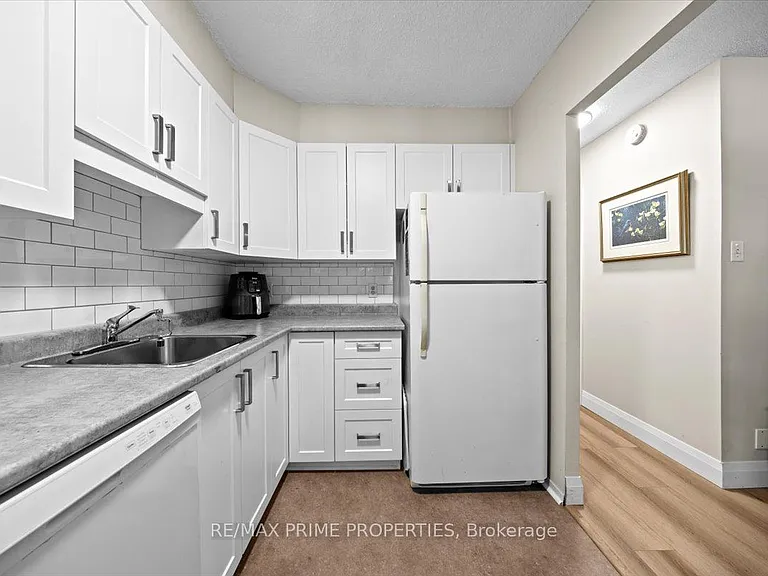 158 McArthur Ave #209 — Photo 4