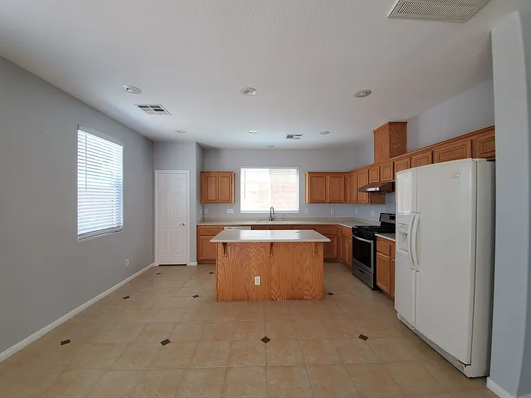 11077 Crystal Crest Ct — Photo 9