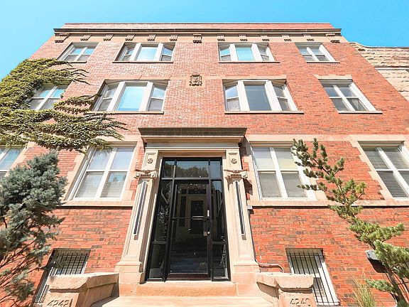 3rd image of 4240-42 S Calumet Ave #3N