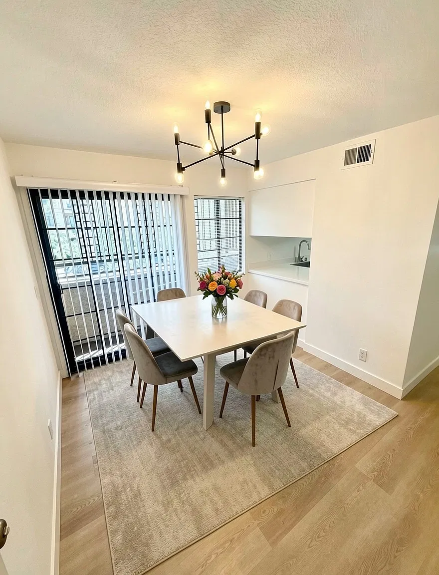 12121 Moorpark St — Photo 2