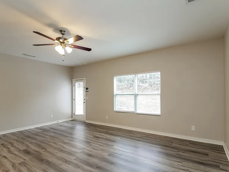 1048 Joselynn Dr — Photo 7