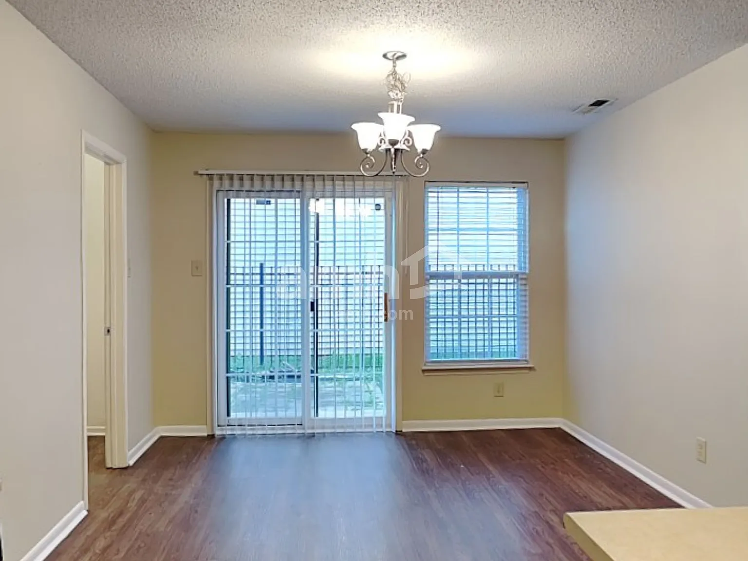 3 bed, 2.5 bath, 1920 sqft, $2,180 — Photo 4