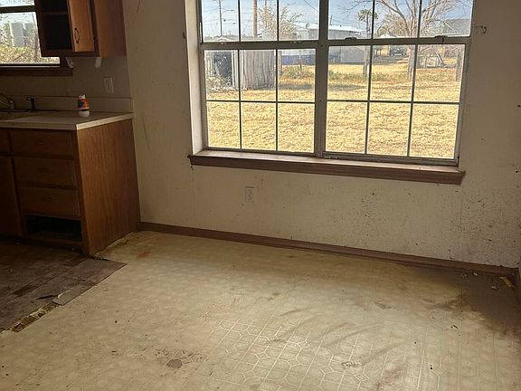 2nd image of 502 E 3rd St
