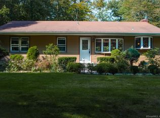 46 Fairlane Dr, Shelton, CT 06484