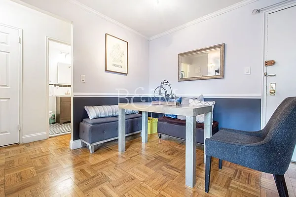 Sold by Brick&Mortar | media 6