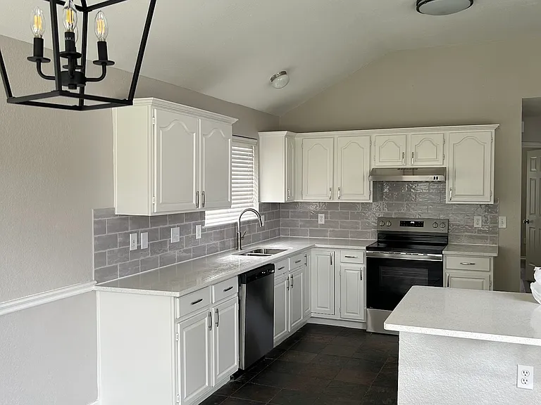 3903 Seville Ln — Photo 2