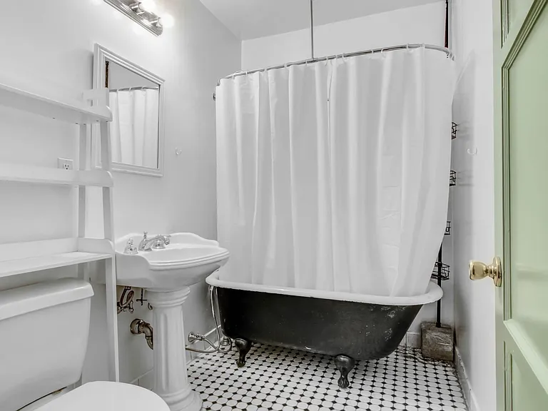 2524 James M Wood Blvd #302 — Photo 5