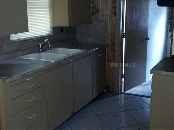 5th image of 2216 Phillippi St