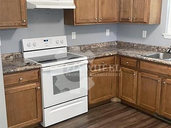 4th image of 690 19th Ave W