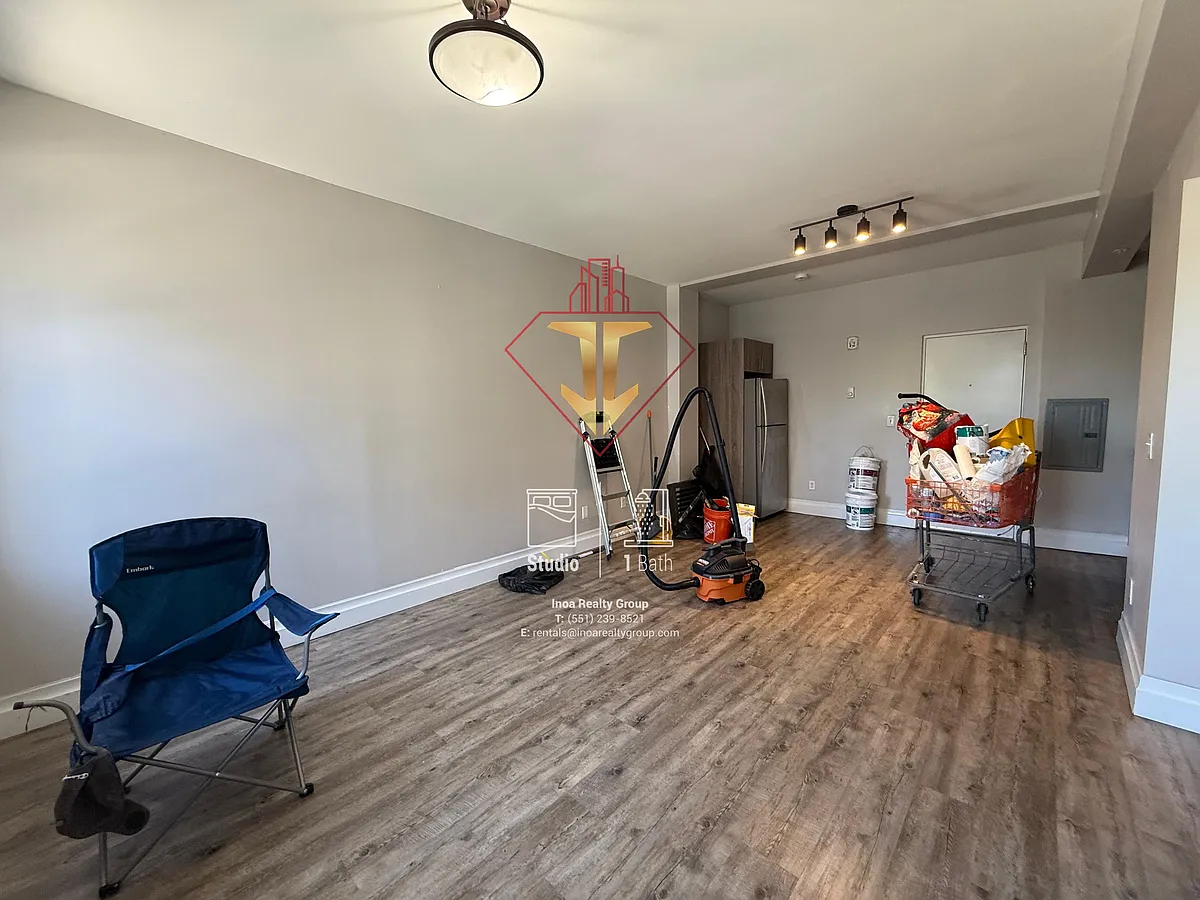 Building Photo - 106-107 N Grove St #313