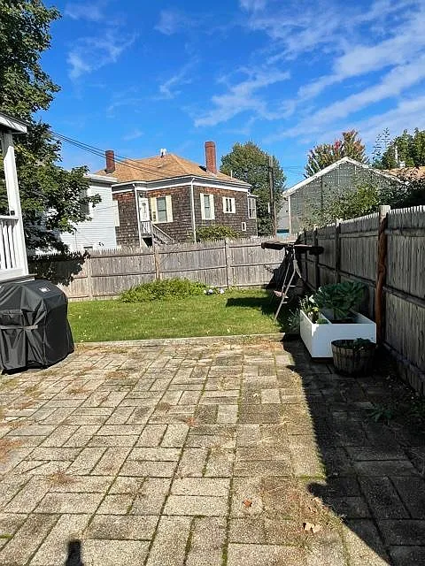 2 bed, 700 sqft, $2,400 — Photo 3