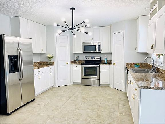 5th image of 251 Bedford Dr