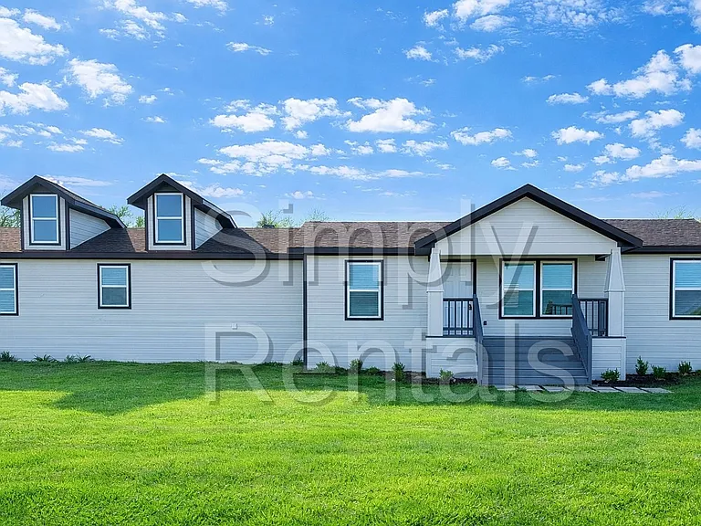 383 McIlrath #A — Photo 1