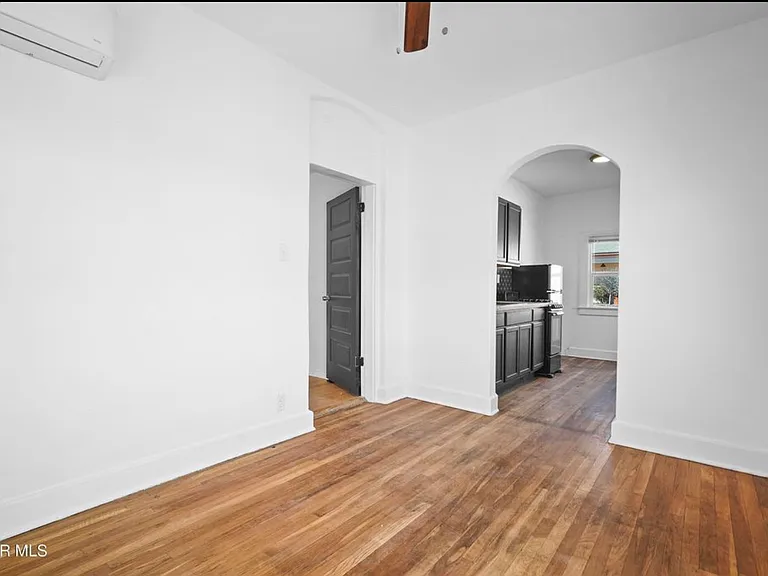 1018 Brown St #B — Photo 6