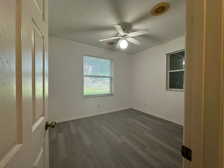 815 Nelson Ave NE — Photo 8
