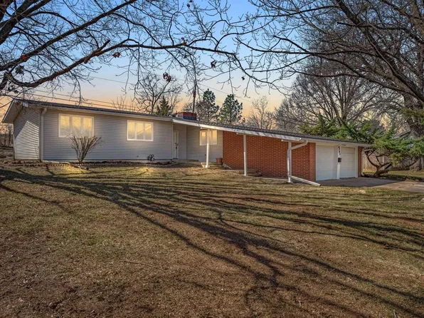 4741 SW Twilight Dr, Topeka, KS 66614