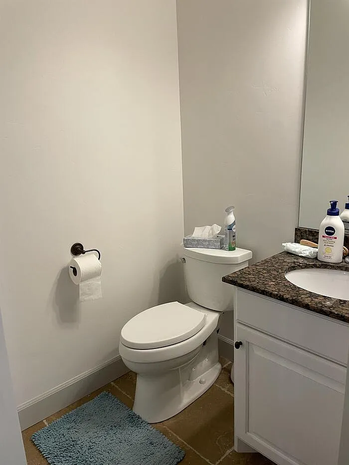 3 bed, 2.5 bath, 2693 sqft, $2,200 — Photo 3