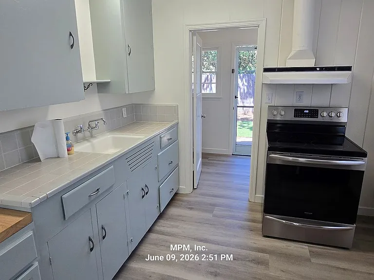 6505 Marchant Ave — Photo 8