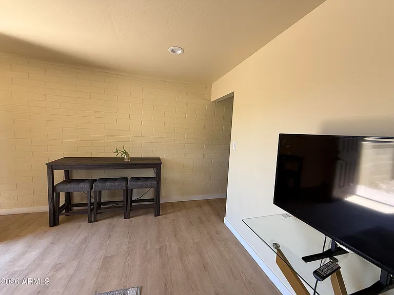 1312 W 5th St — Photo 18