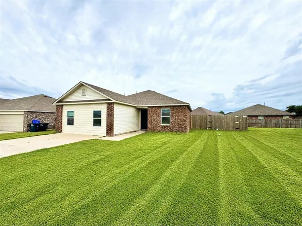 1914 Oak Tree Ct, Shawnee, OK 74804