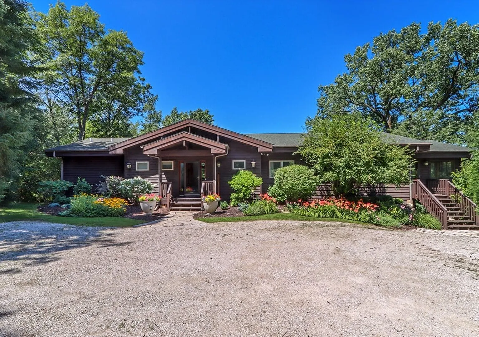 Whitewater Lakefront Furnished Lodge Available for Monthly & Mid-Term Rentals — Photo 1