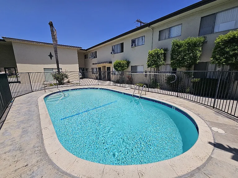 12522 Paramount Blvd #17 — Photo 20