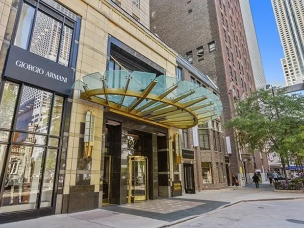 800 N Michigan Ave APT 3301, Chicago, IL 60611