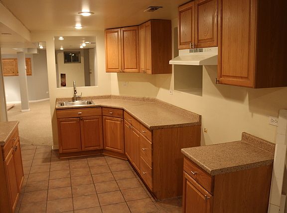 4th image of 4813 S Prairie Ave #0