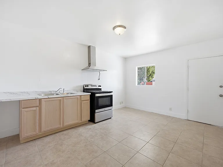 728 Lincoln St #C — Photo 7