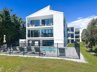 450 Beach Rd APT 4, Sarasota, FL 34242