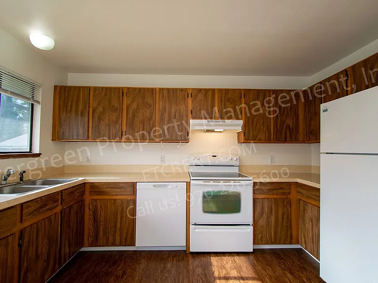 704 Ponderosa Dr — Photo 5