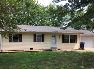 18 Pageant Ct, Belleville, IL 62220