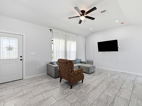5th image of 183 LAS FINCAS DR