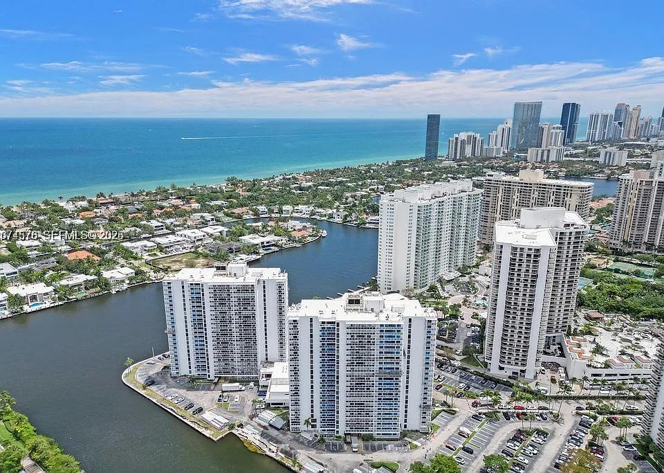 20505 E Country Club Dr #938