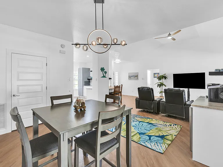 15829 Vincent Dr — Photo 16