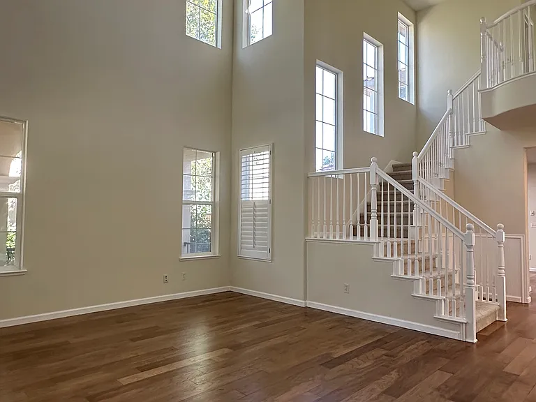 322 S Central Pkwy — Photo 3