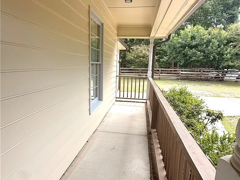 1018 Brisson Rd — Photo 3
