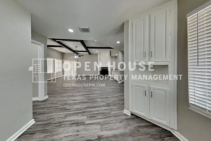 8607 Pines Place Dr — Photo 7