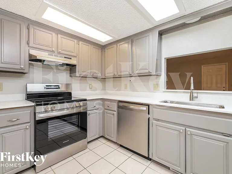 1008 Sennybridge Dr — Photo 8