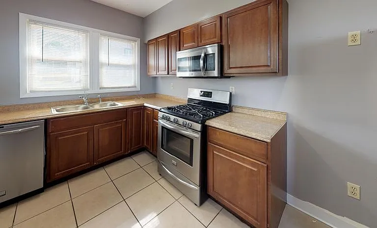201 Comstock Ave #2R — Photo 9
