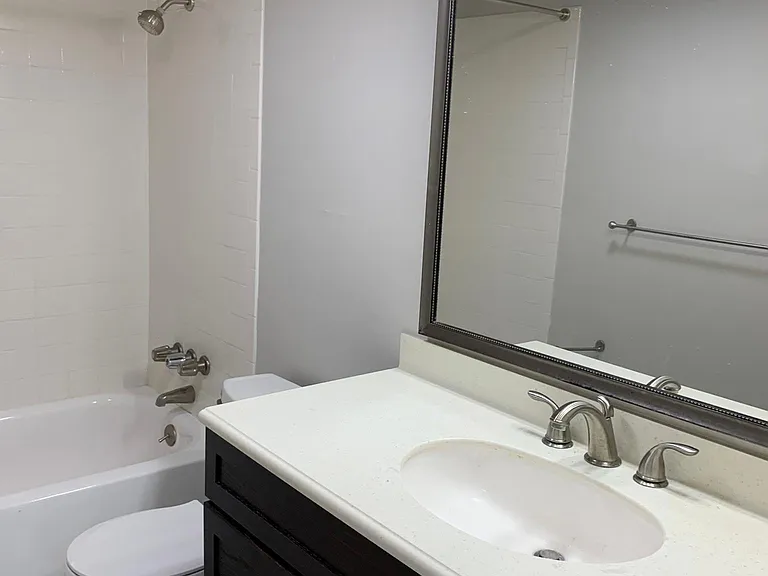 1260 York St #301 — Photo 15