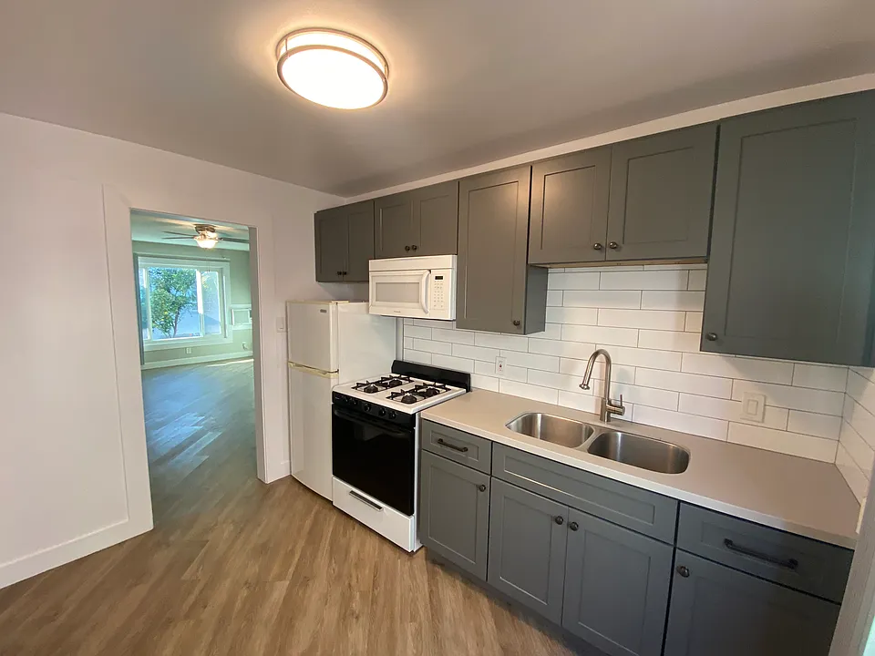 5414 Carlton Way #1