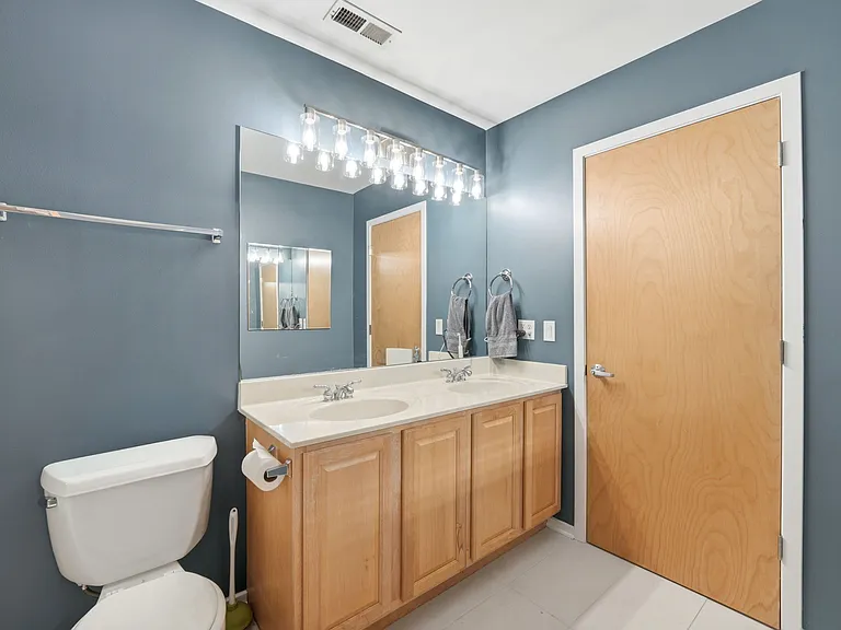 1500 W Monroe St #124 — Photo 11
