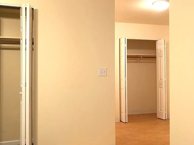 Washington Plaza Apartments — Photo 27
