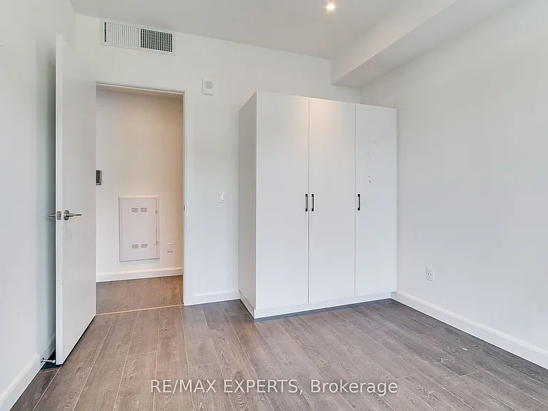741 King St W #103 — Photo 25