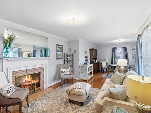 319 E Hampton St, Elloree, SC 29047