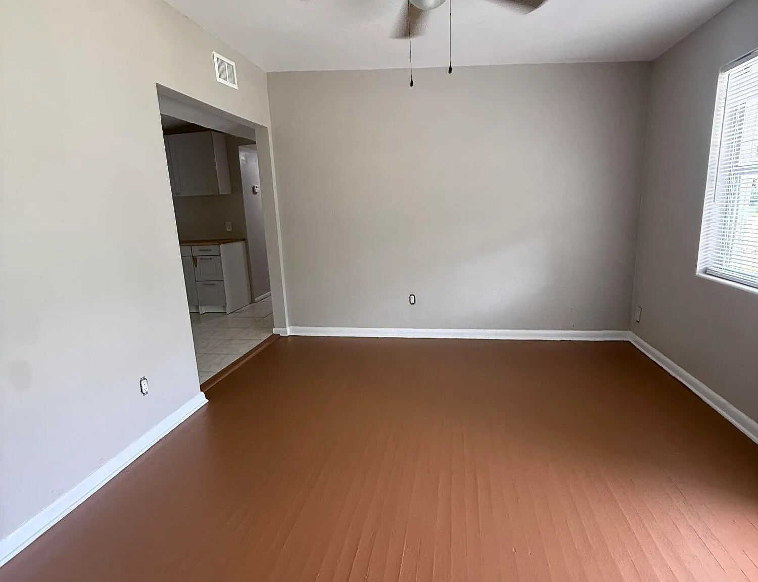 3 bed, 1.0 bath, 1068 sqft, $1,150 — Photo 4