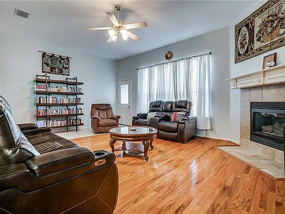 4th image of 10701 Saint Annes Dr