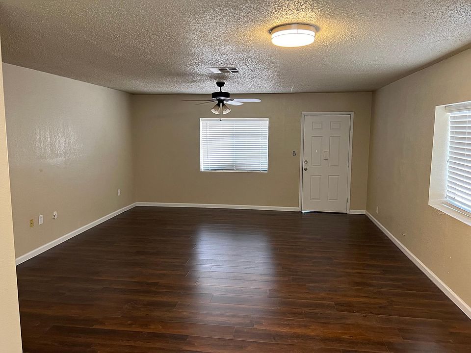 1st image of 1021 W Commercial Ave