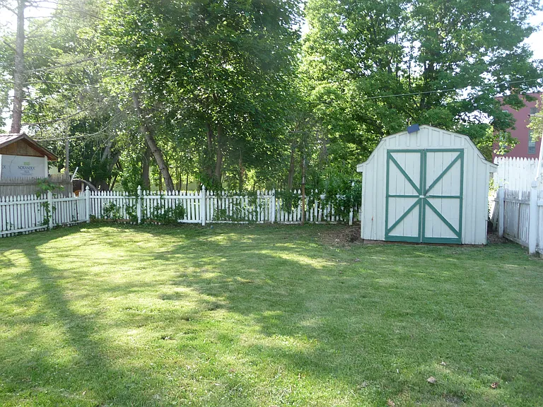 27 Oliver Ave — Photo 24